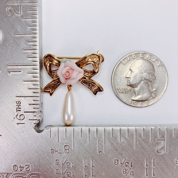 VTG 50s 60s Porcelain Rose Bow Brooch Faux Pearl Drop Mid Century Gold Tone Pin - Picture 8 of 8